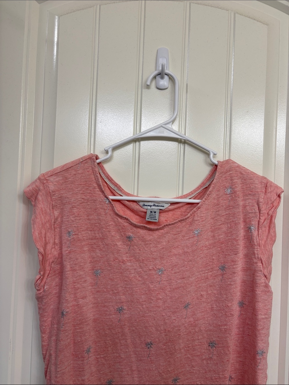 Tommy Bahama Coral Short Sleeve Tee with Silver Palm Trees 100% linen - Picture 2 of 9